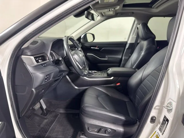 Used 2023 Beige Toyota XLE image 11