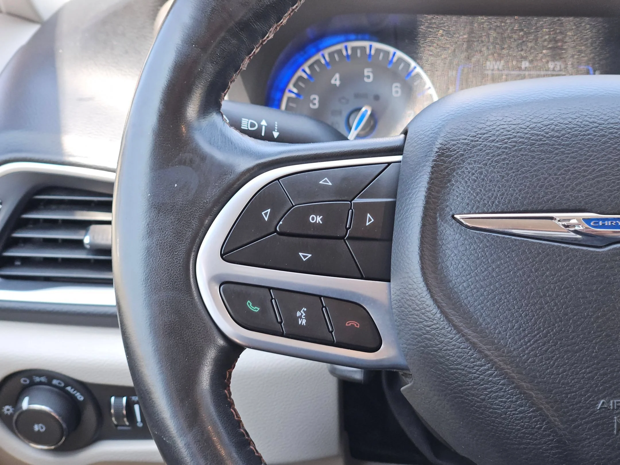 Used 2020 Silver Chrysler Touring L image 21