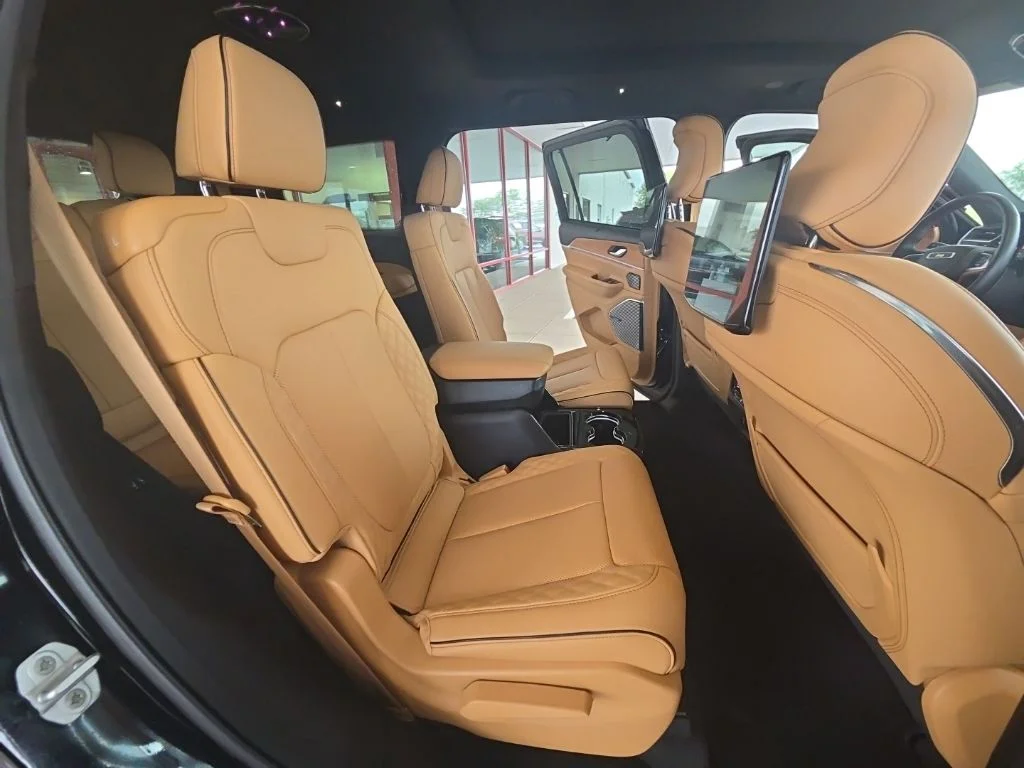 Used 2023 Black Jeep Summit image 26
