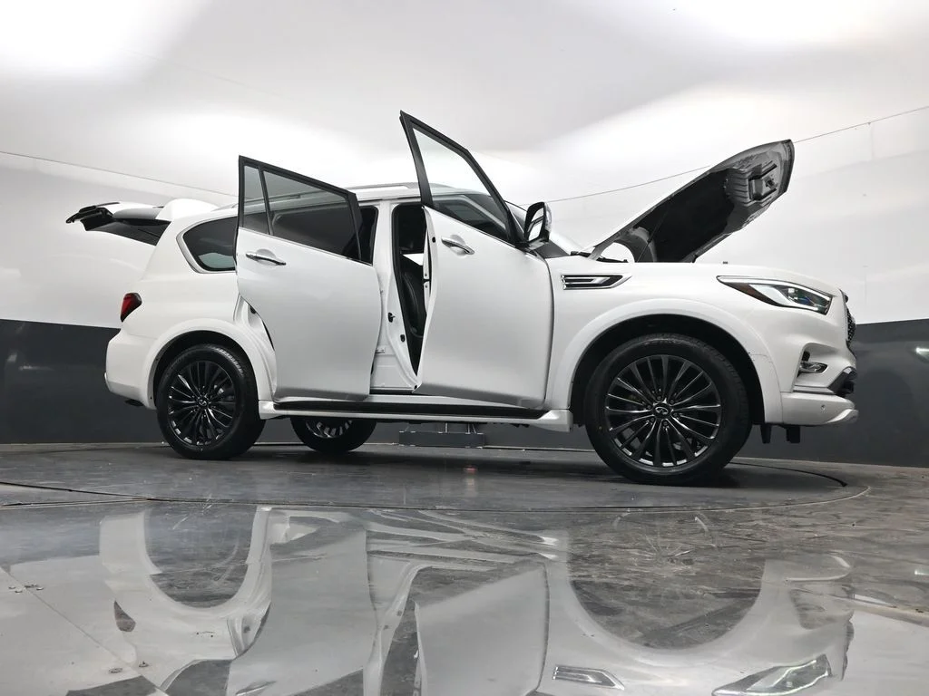 Used 2023 White INFINITI Sensory image 56
