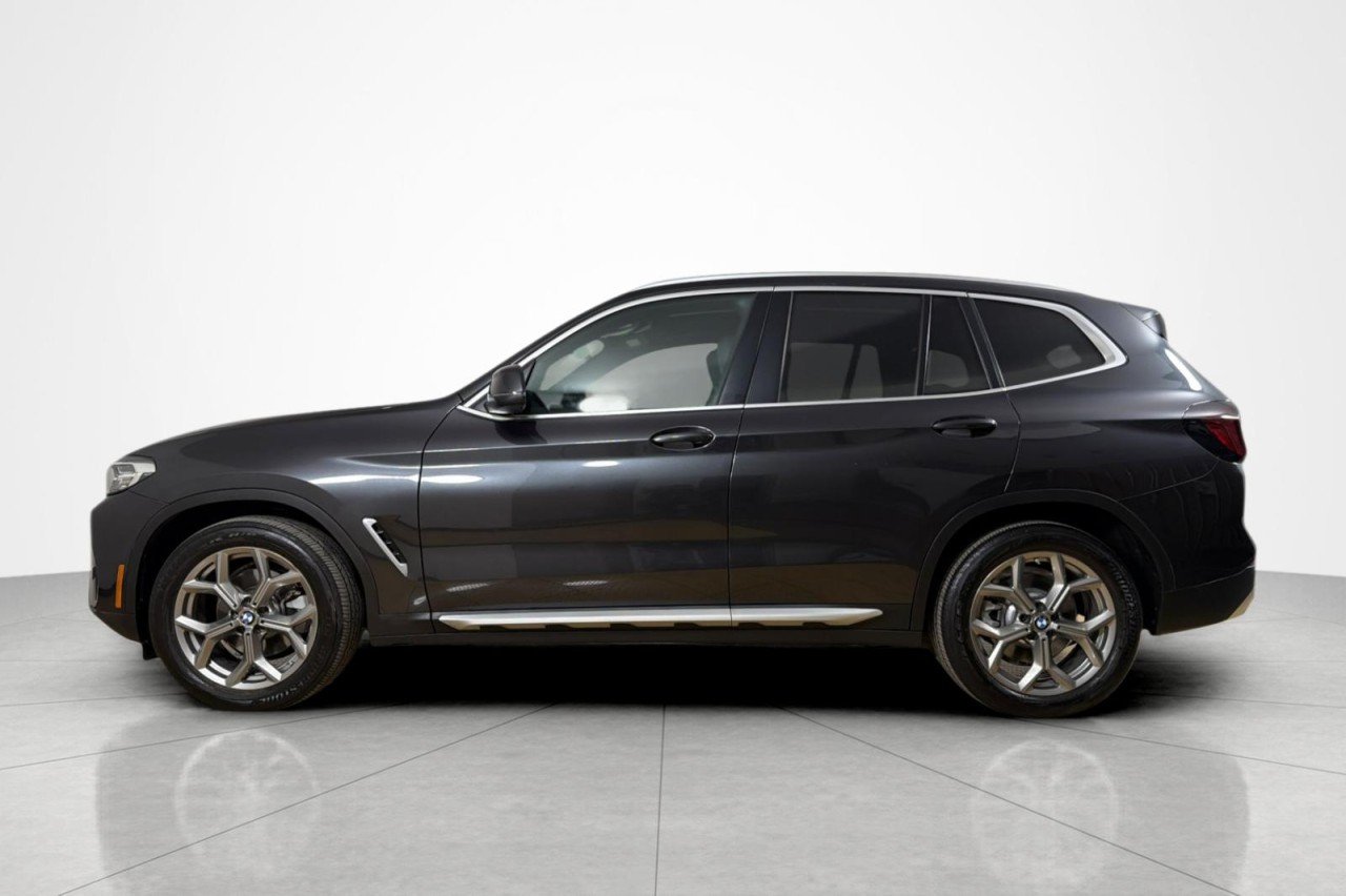 Used 2024 GRAPHITE GREY METALL BMW sDrive30i image 2