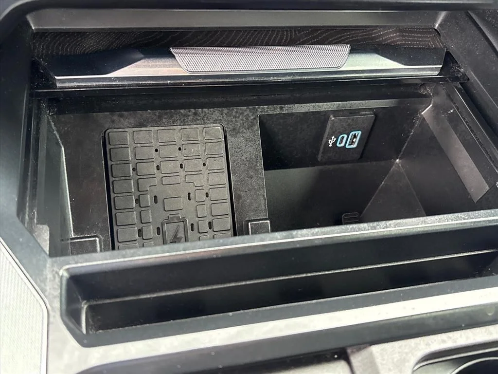 Used 2025 Black Ford Platinum image 39
