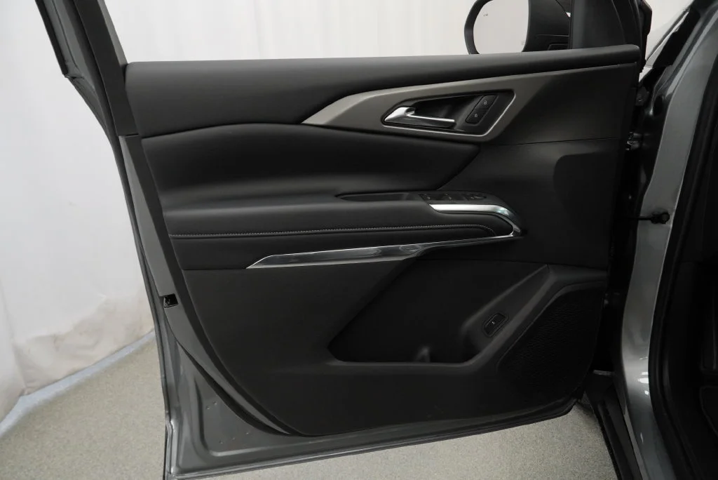 New 2027 Sterling Gray Metallic Chevrolet LT image 21