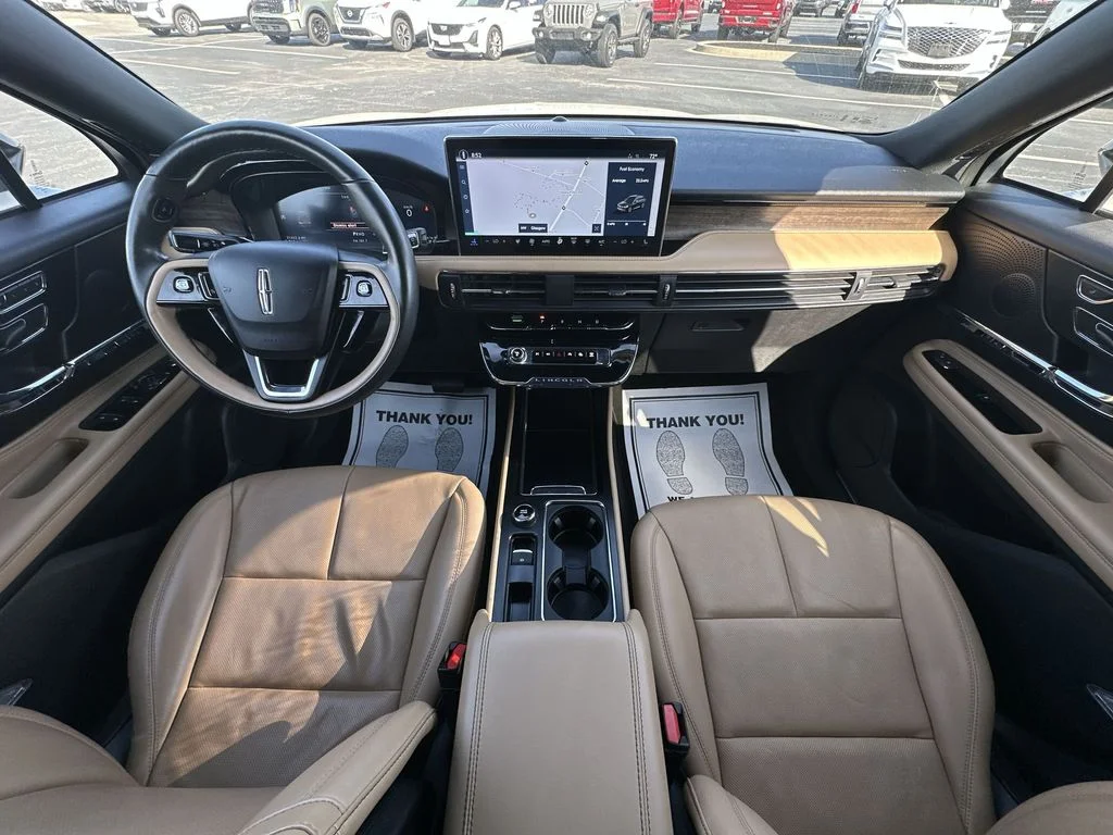 Used 2023 White Lincoln Reserve image 21