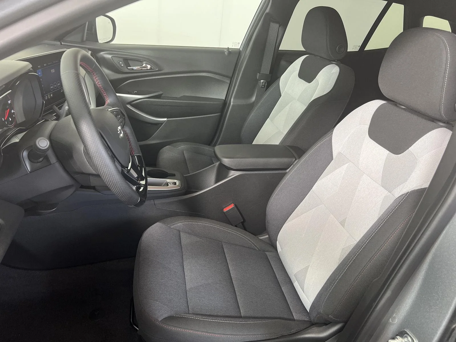 Used 2025 Sterling Gray Metallic Chevrolet 1RS image 4