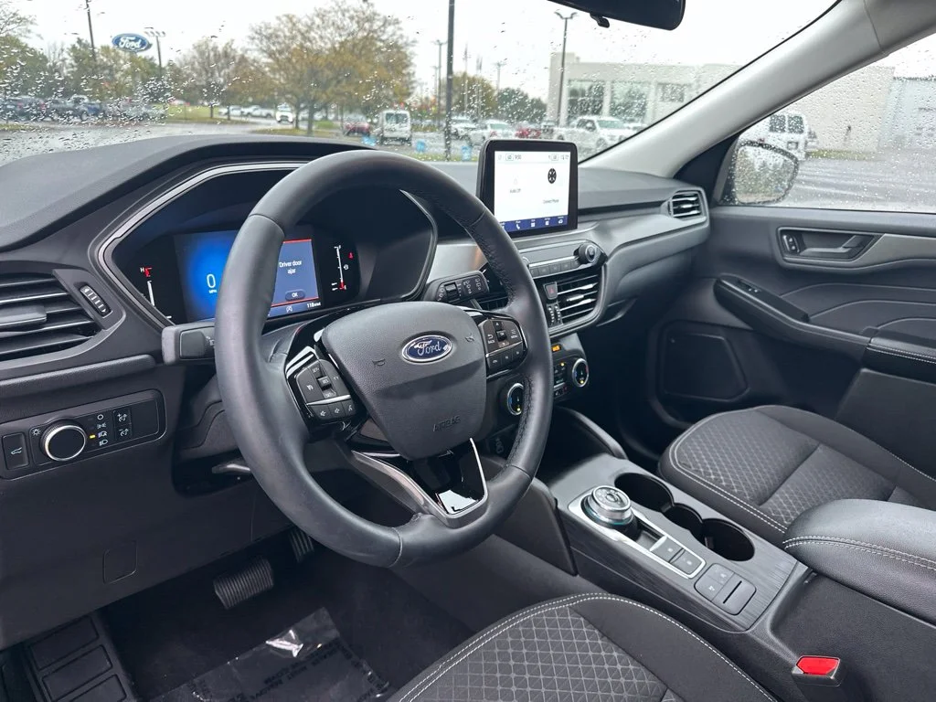 Used 2024 Black Metallic Ford Active image 13
