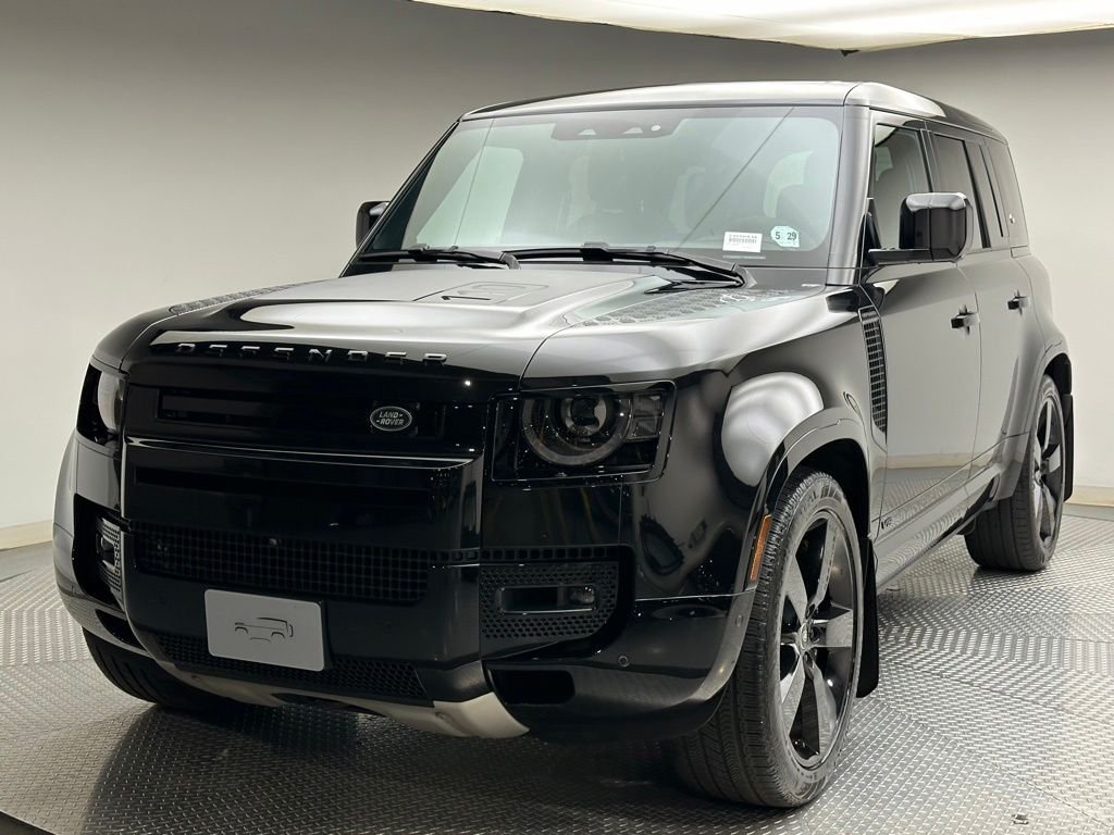 2024 Land Rover Defender 110 V8 P525's photo