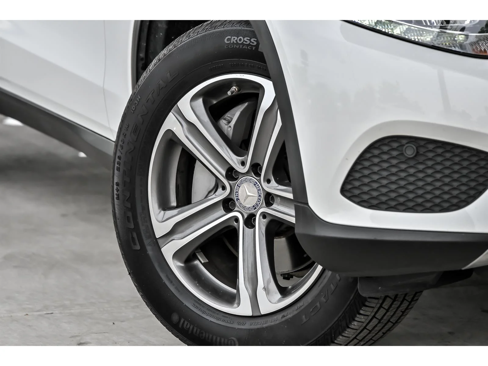 Used 2016 White Mercedes-Benz GLC 300 4MATIC® image 3