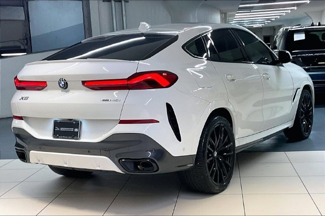 Used 2022 White BMW xDrive40i image 10