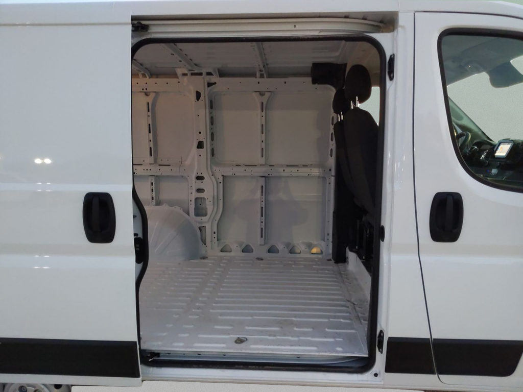 New 2026 Bright White Clear-Coat Exterior Paint RAM Low Roof image 37