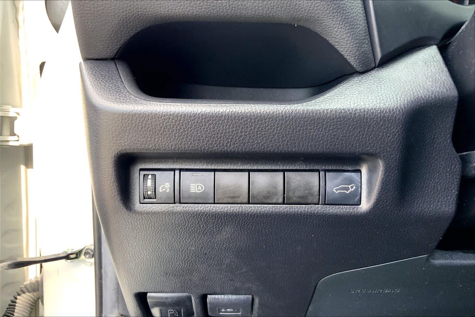 Used 2021 Blizzard Pearl Toyota XLE Premium image 33