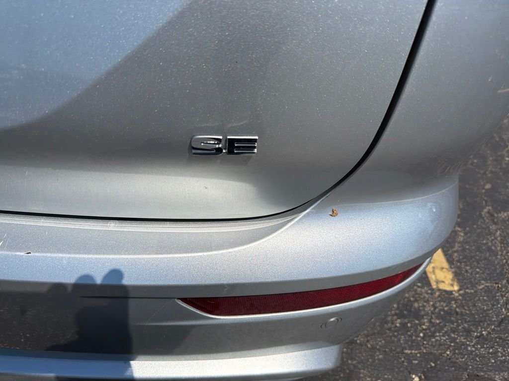 Used 2024 Silver Mitsubishi SE image 4