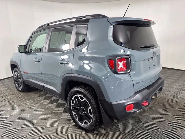 Used 2016 Gray Jeep Trailhawk image 6