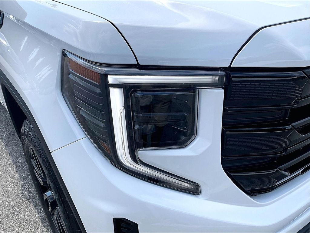 Used 2024 White GMC Elevation image 34