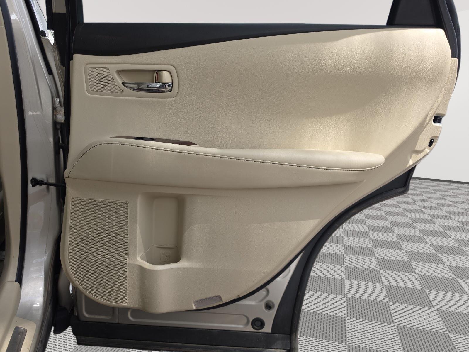 Used 2015 Satin Cashmere Metallic Lexus Base image 26
