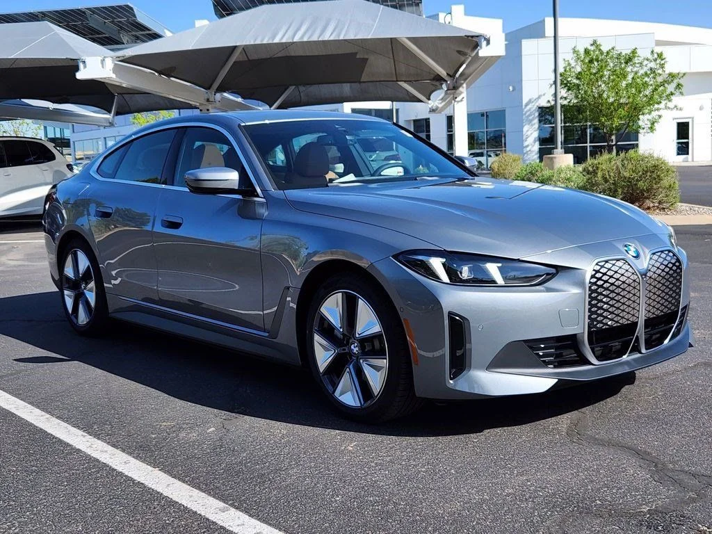 Used 2026 Gray Metallic BMW xDrive40 image 5