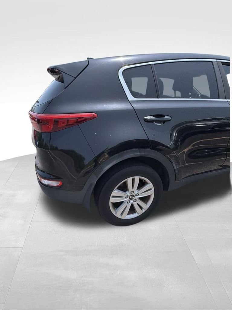 Used 2017 Red Kia LX image 4