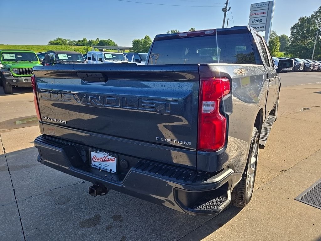 Used 2021 Gray Chevrolet Custom image 9