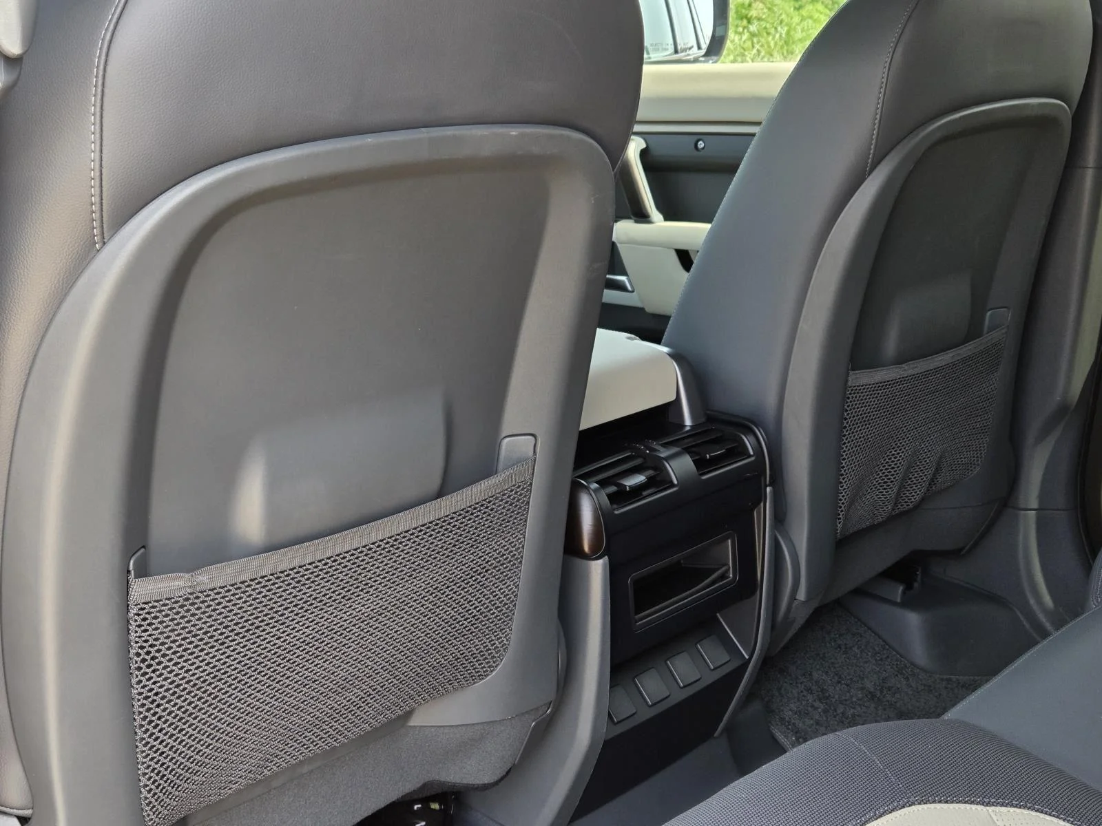 Certified Used 2023  Land Rover X-Dynamic SE image 37