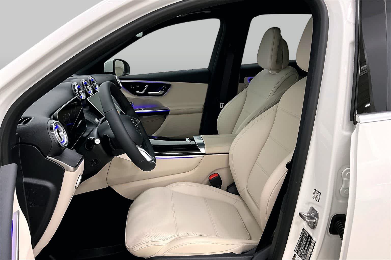 New 2026 Polar White Mercedes-Benz GLC 300 image 9