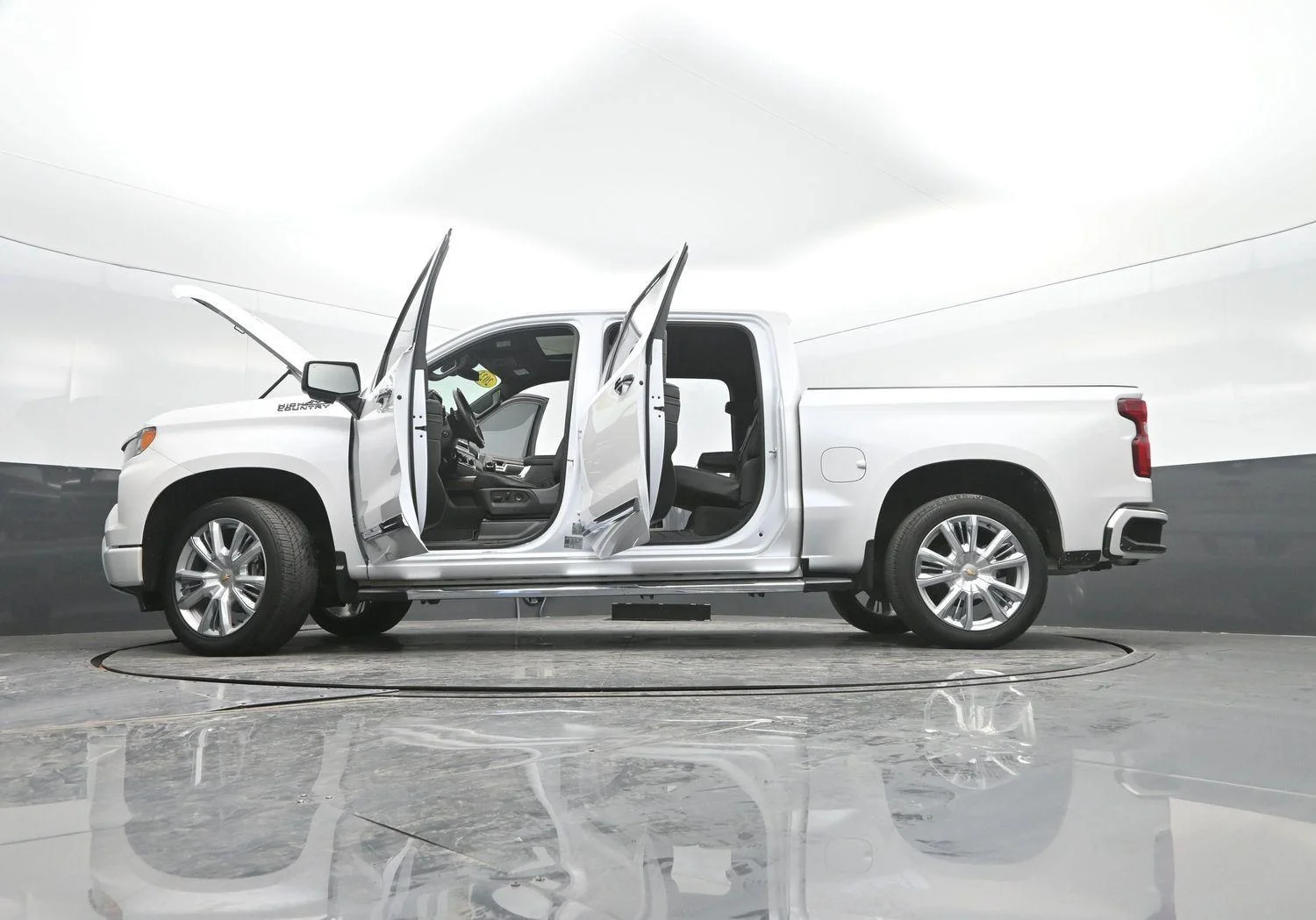 Used 2023 Iridescent Pearl Tricoat Chevrolet High Country image 55