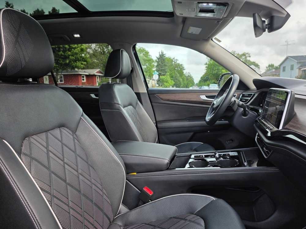 Used 2025 Black Volkswagen 2.0T SEL Premium R-Line image 8