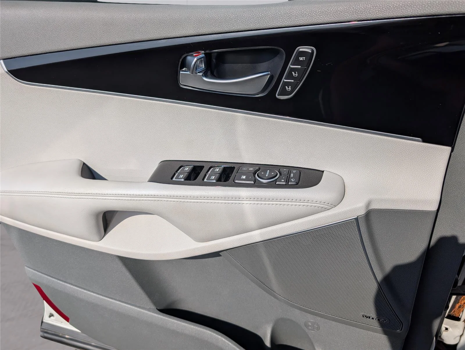Used 2017 Snow White Pearl Kia SX V6 image 14