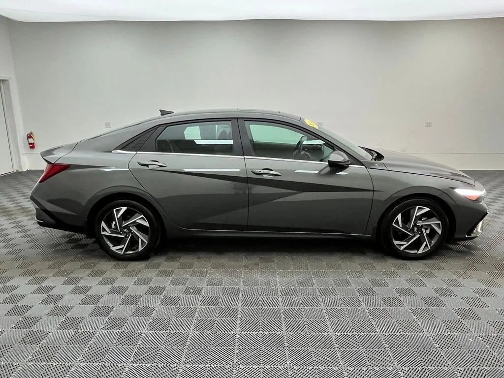 Used 2024 Gray Hyundai SEL image 7