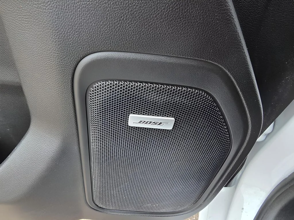 Used 2022 Summit White Chevrolet LTZ image 21