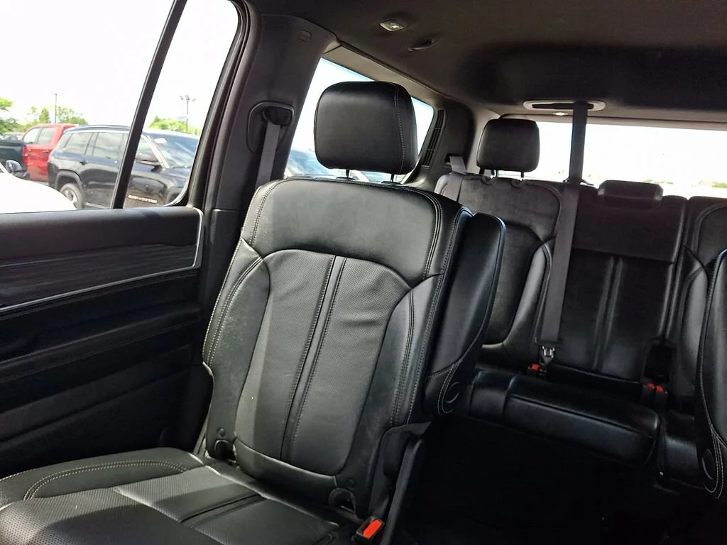 Used 2023 Diamond Black Crystal Pearlcoat Jeep Series III image 19