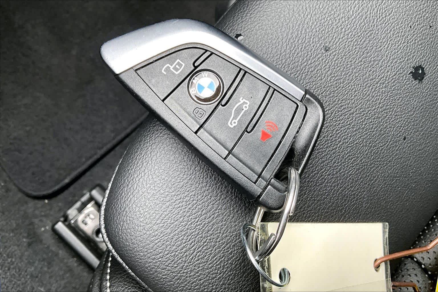 Used 2024 Skyscraper Grey Metallic BMW 330i image 12