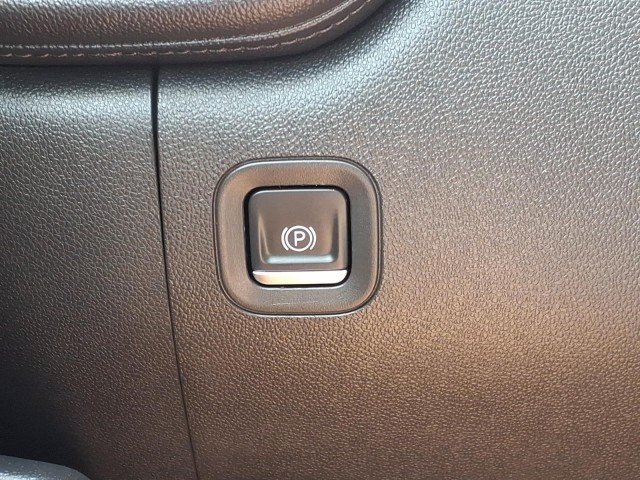 Used 2019 SUMMIT WHITE Chevrolet LT image 19