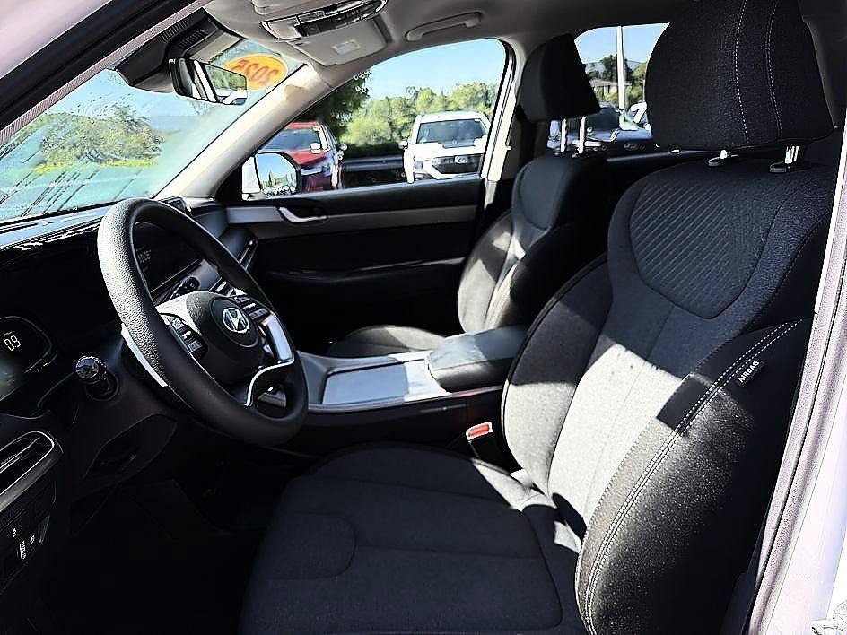 Used 2025 Hyper White Hyundai SE image 11