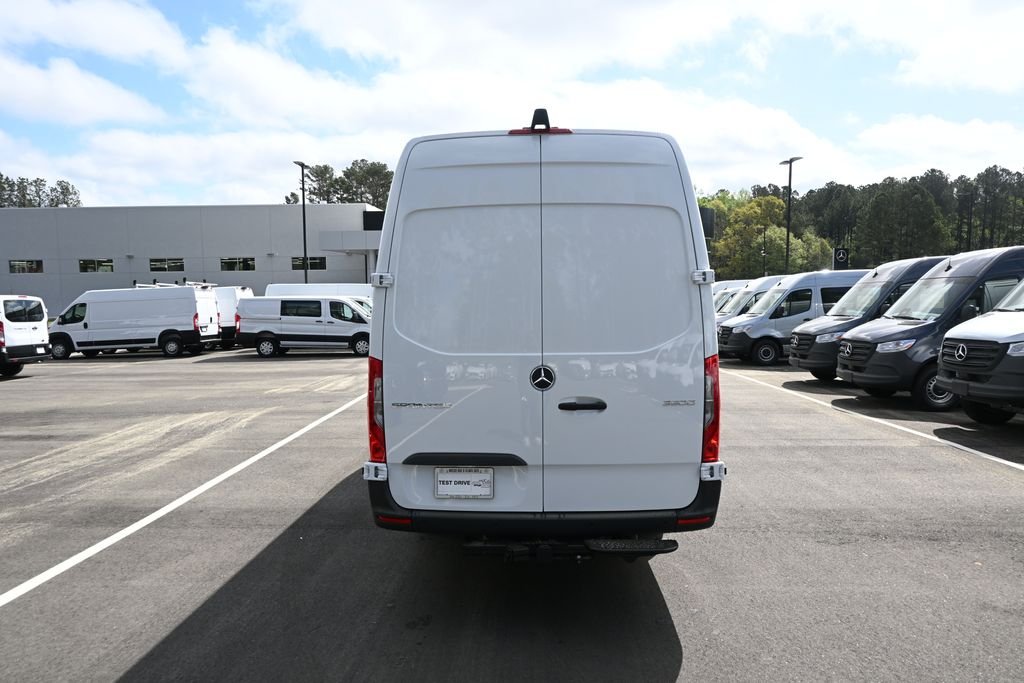 Used 2026 Arctic White Mercedes-Benz Cargo 170 WB image 26