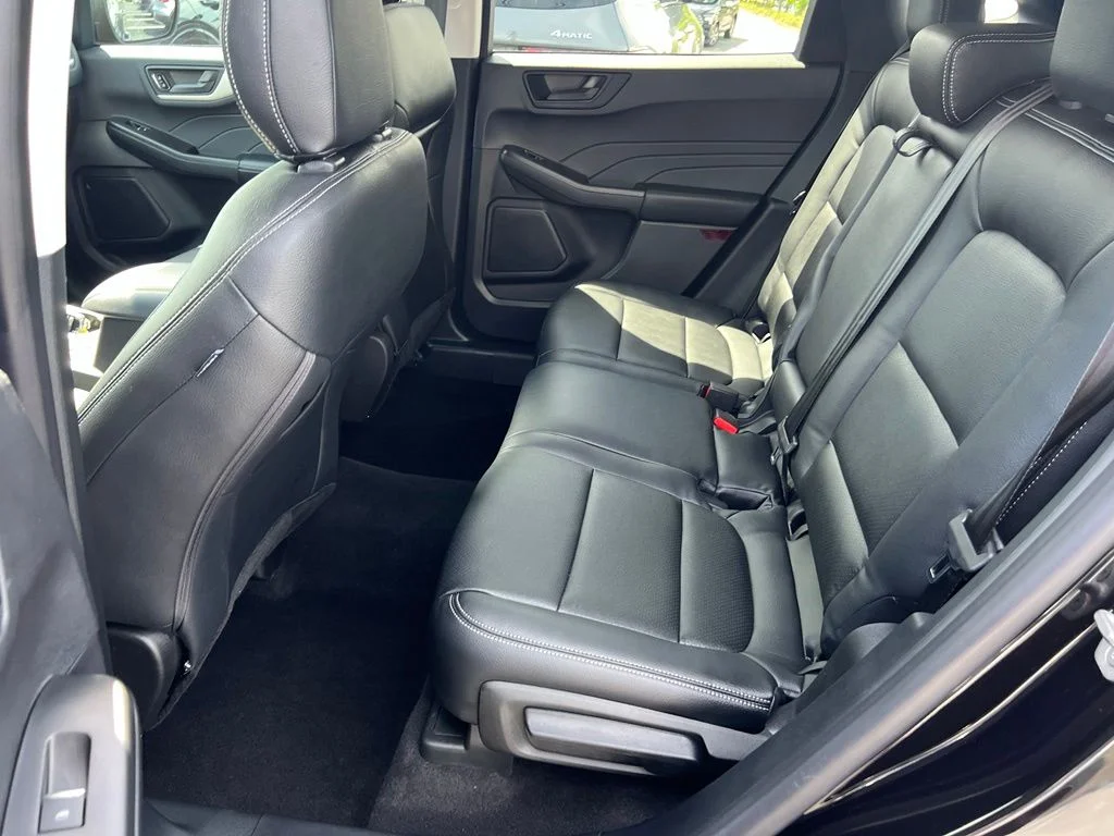Certified Used 2022 Black Metallic Ford SE image 15