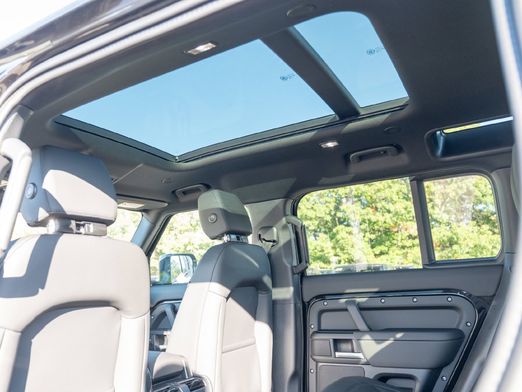 New 2026 Santorini Black Land Rover S image 22
