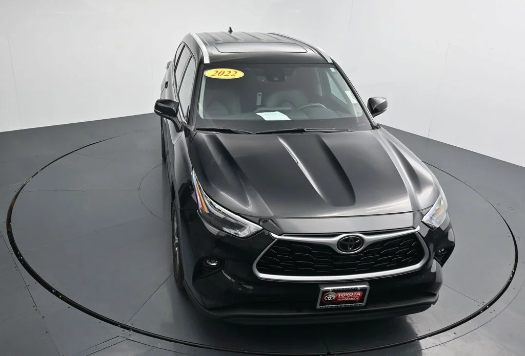 Used 2022 Black Toyota XLE image 19