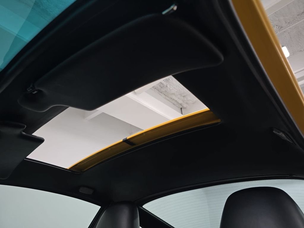 Used 1997  Porsche Carrera 2 image 23