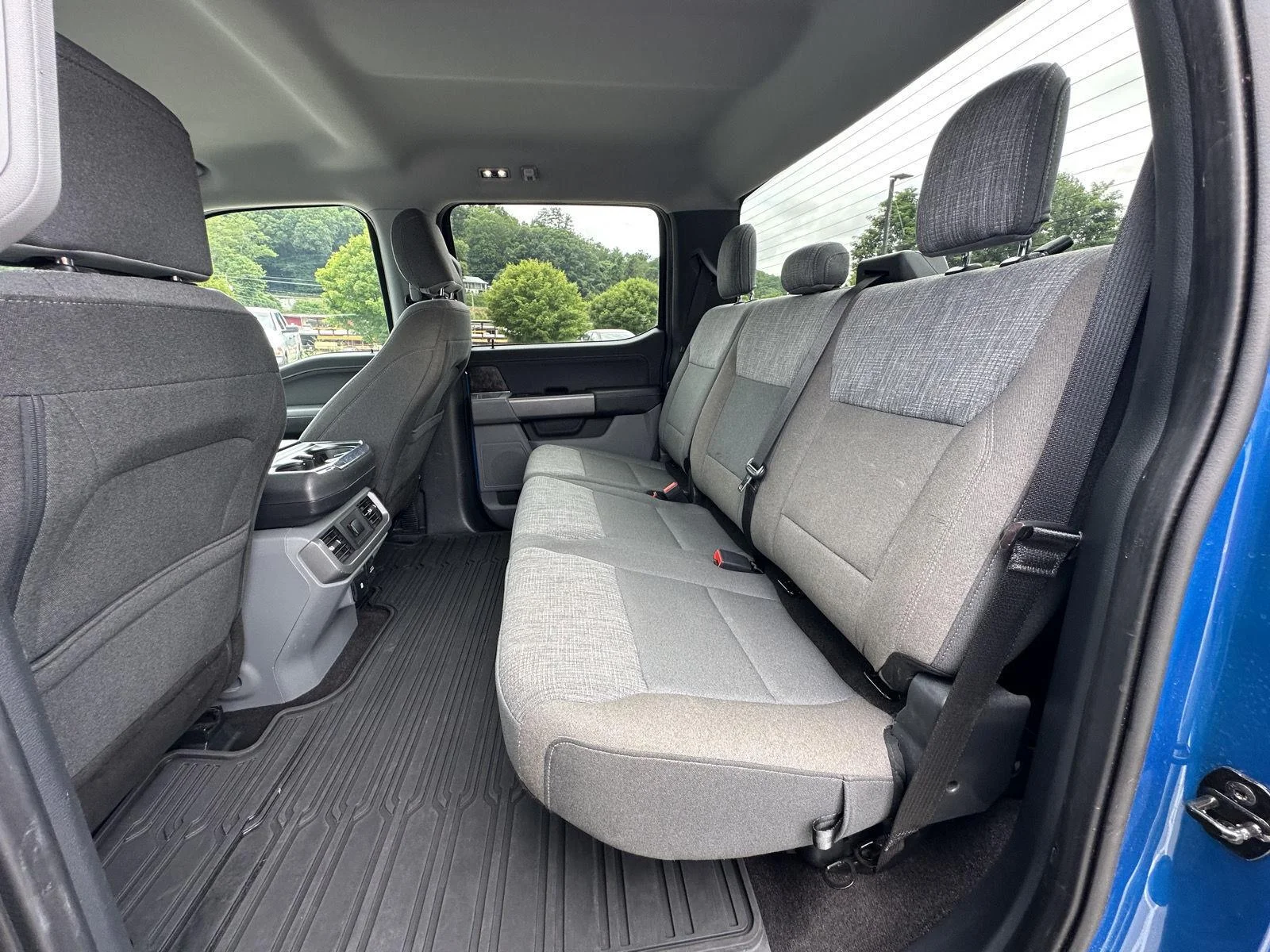 Used 2021 Velocity Blue Metallic Ford XLT image 11