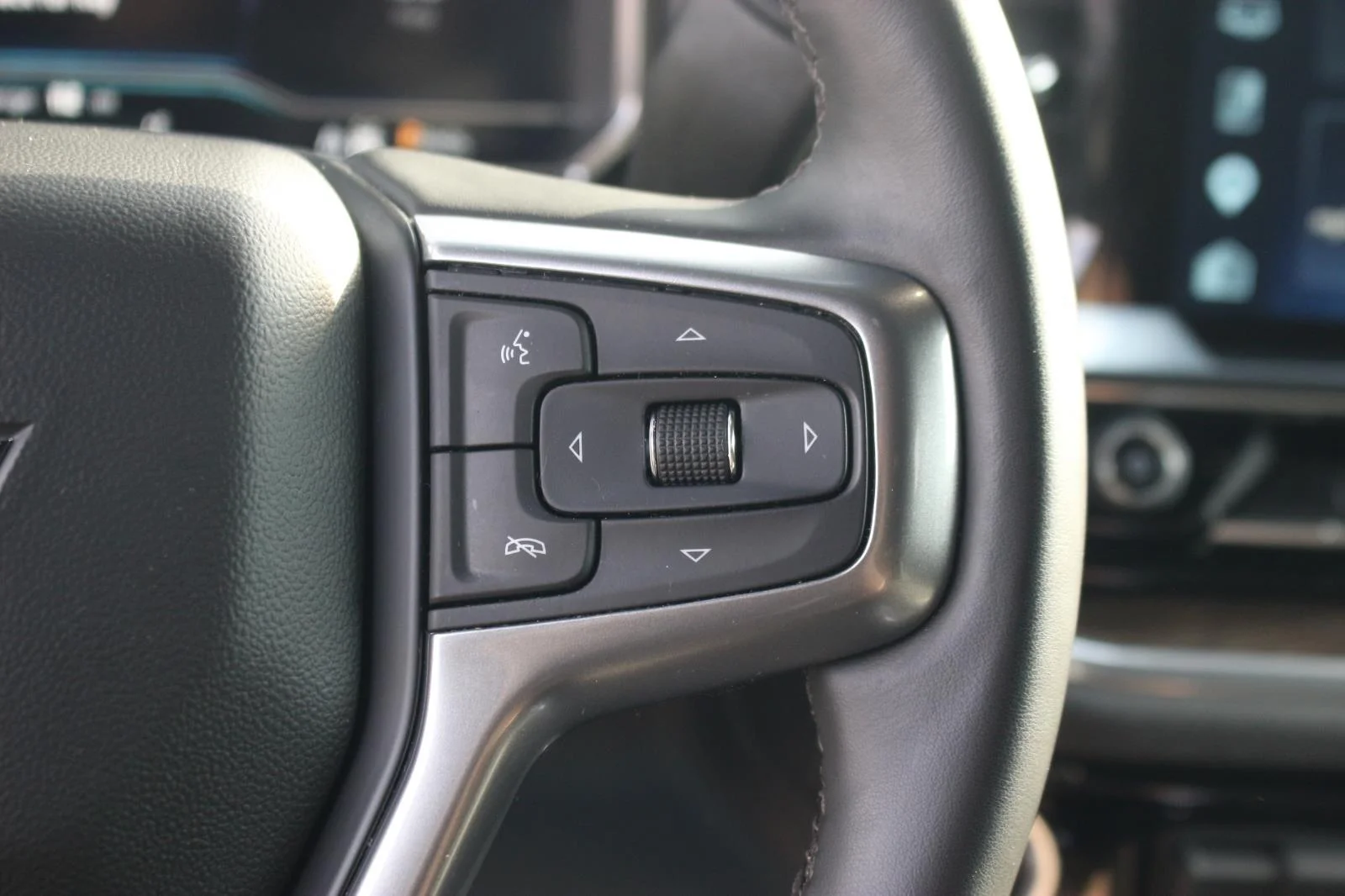 Used 2025 Sterling Gray Metallic Chevrolet LT image 22