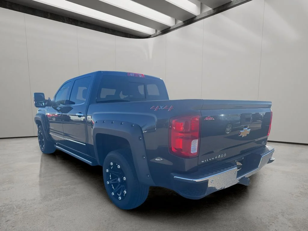 Used 2018 GRAPHITE METALLIC Chevrolet LTZ image 3