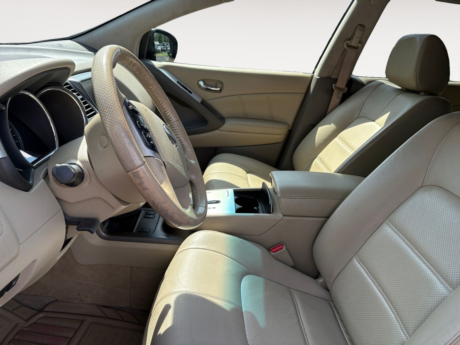 Used 2014 Brown Nissan SL image 9