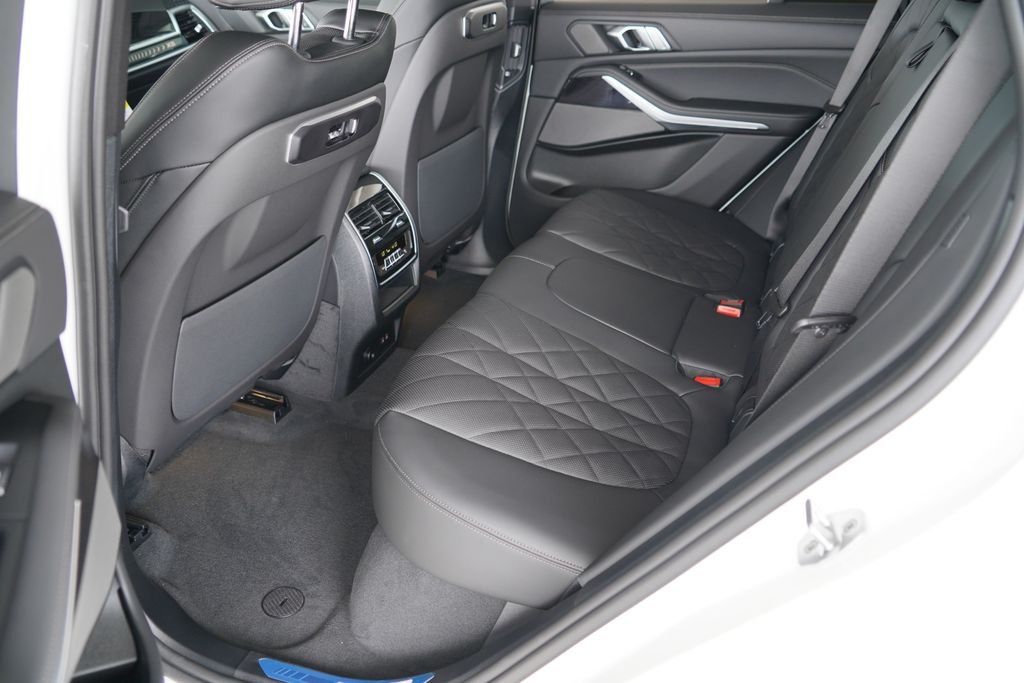 New 2026 Alpine White BMW sDrive40i image 27