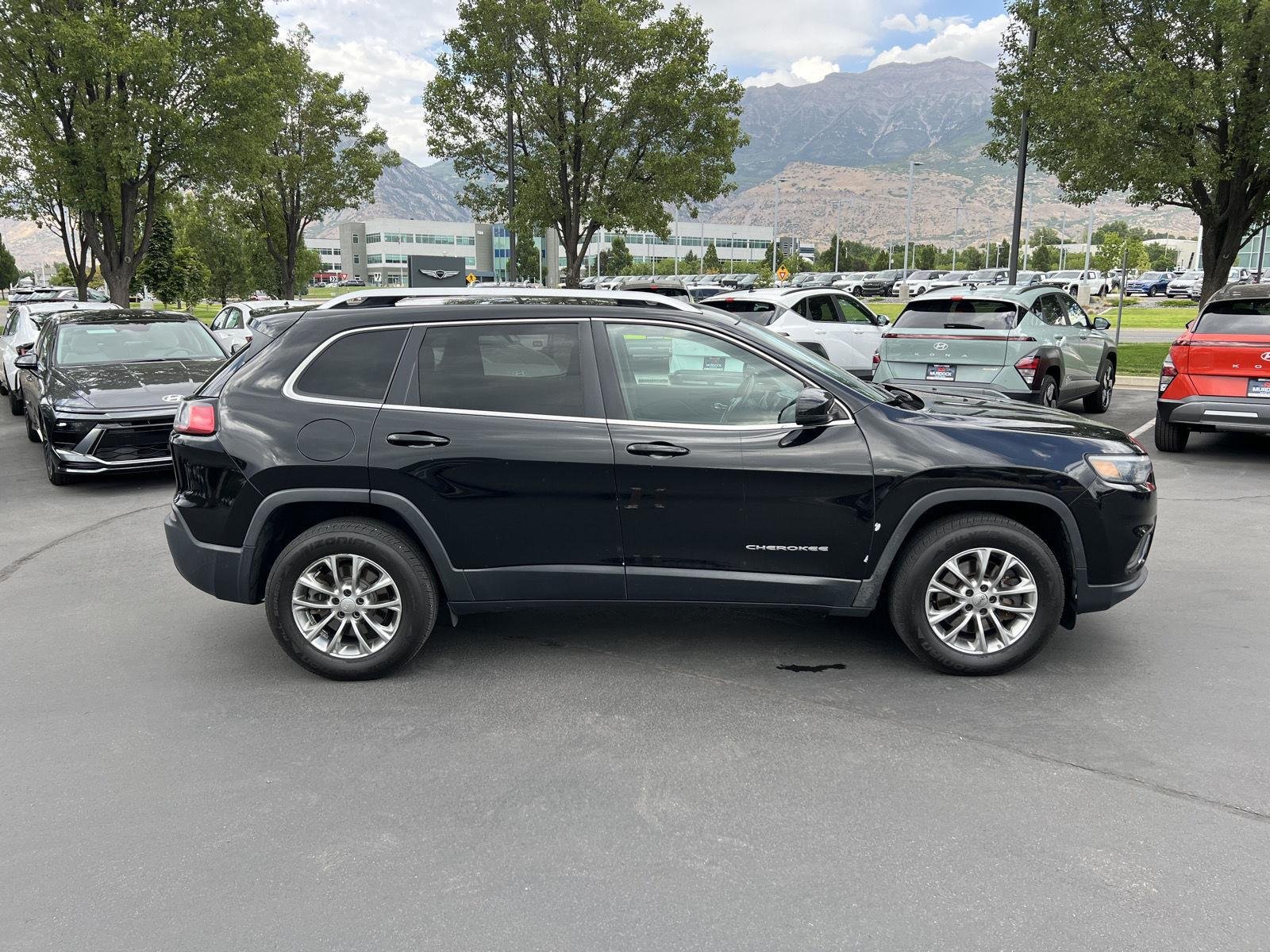 Used 2019 Diamond Black Crystal Pearlcoat Jeep Latitude Plus image 6