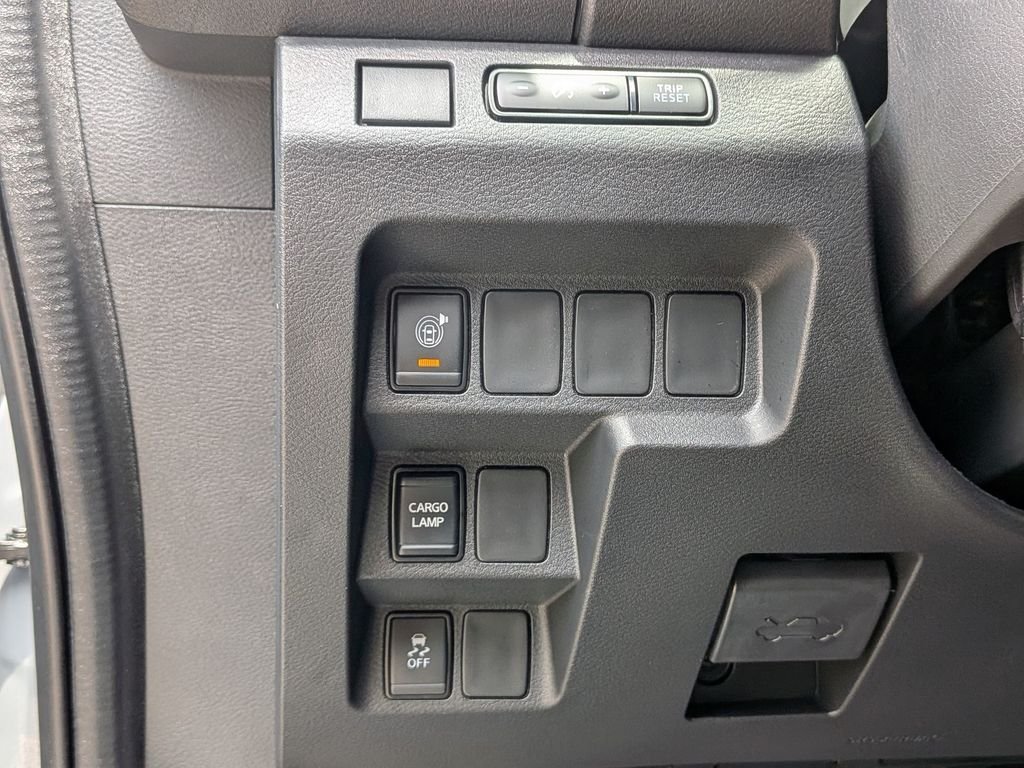 New 2026 Boulder Gray Pearl Nissan Crew Cab SV image 20