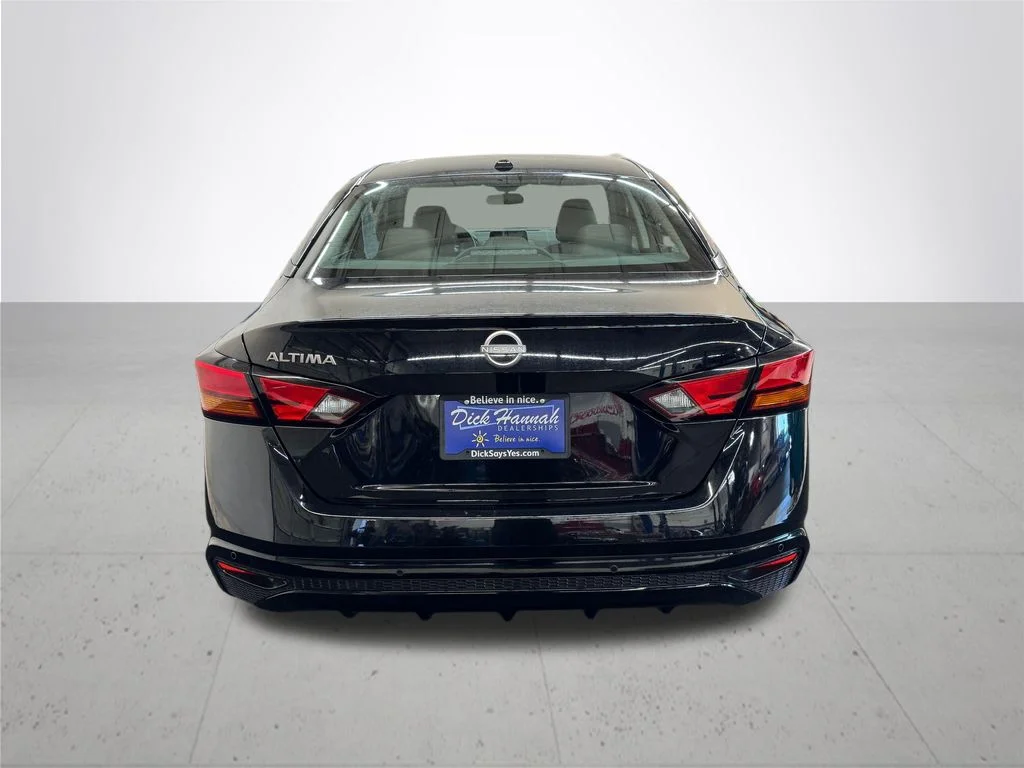 Used 2025 Black Nissan 2.5 SV image 5
