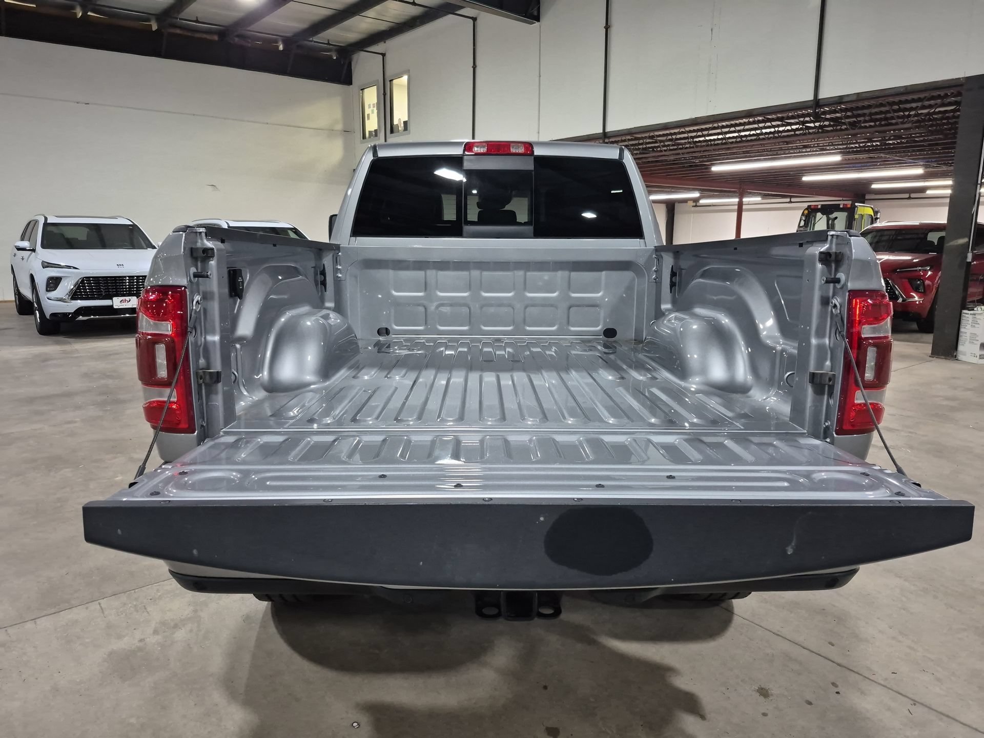 Used 2024 Billet Silver Metallic Clearcoat Ram Laramie image 25
