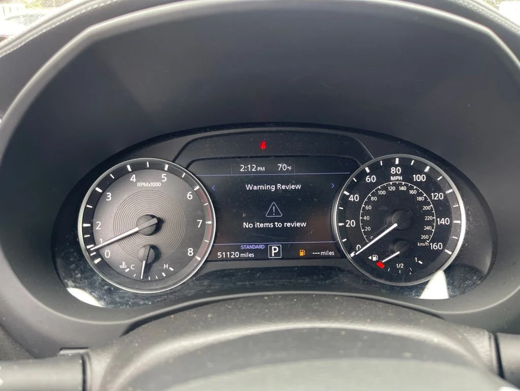 Used 2023 White INFINITI LUXE image 22
