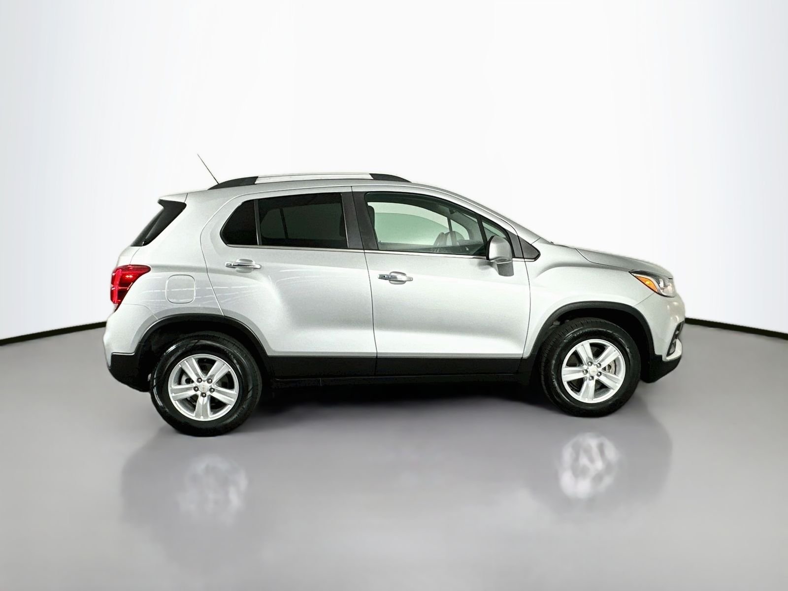 Used 2020 Silver Ice Metallic Chevrolet LT image 8