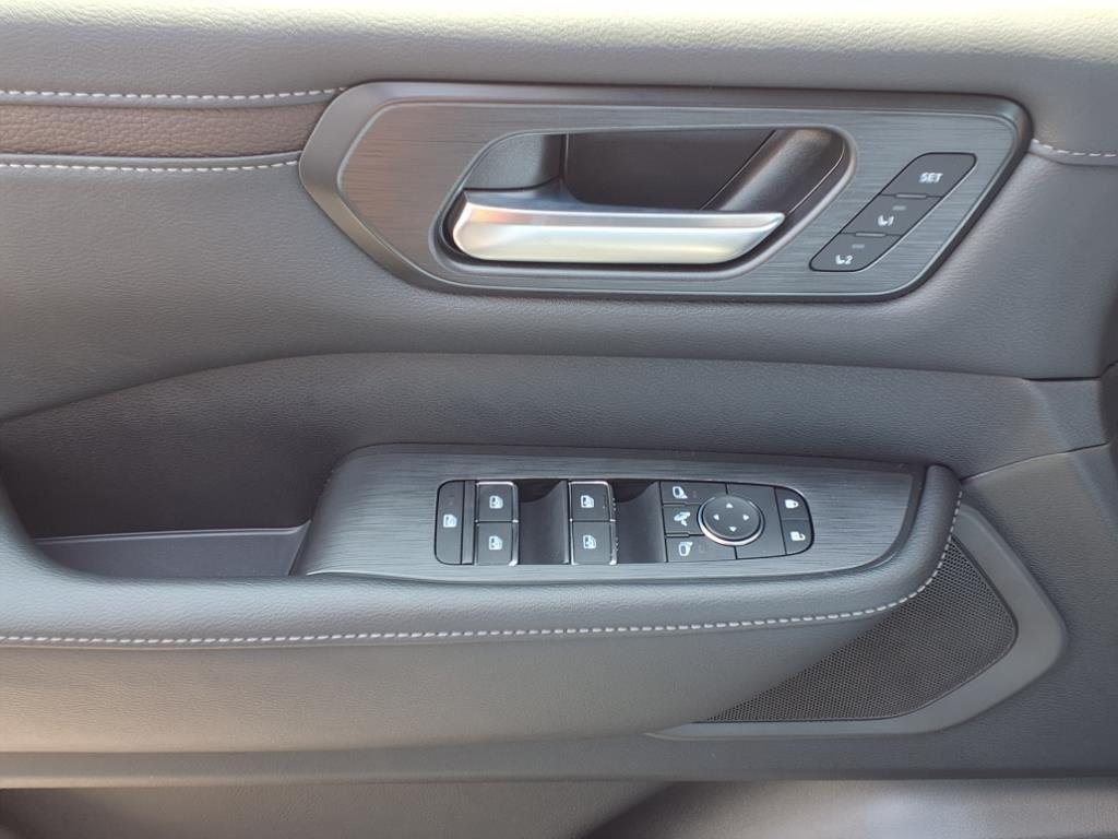 2025 Nissan Armada SL - Photo 13